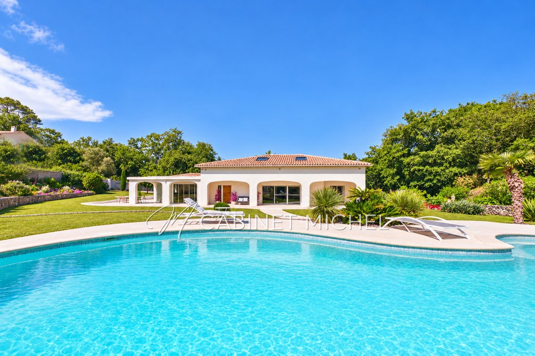 Villa in Le Rouret, Provence-Alpes-Côte d'Azur, France 1 - 18404103