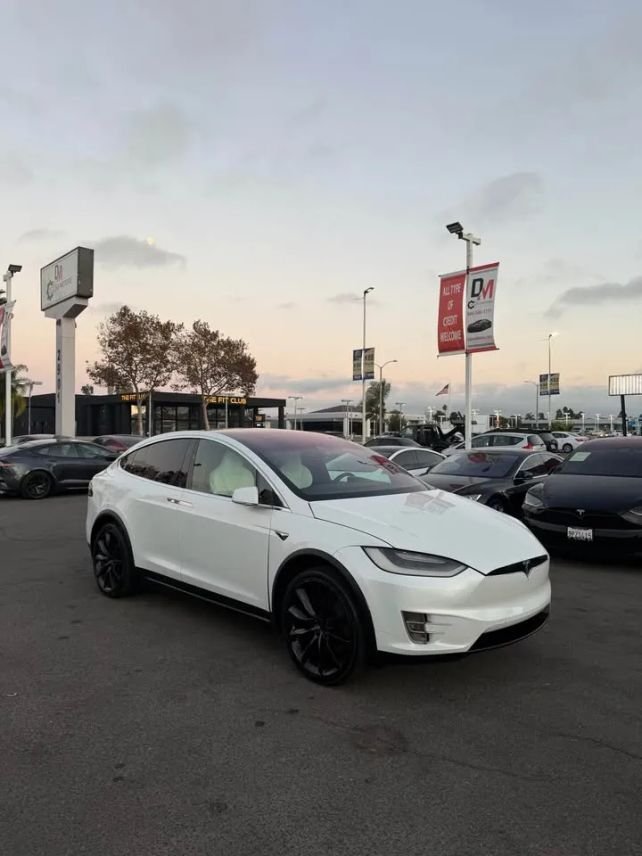 Suv in Costa Mesa, CA, United States 4 - 18972067