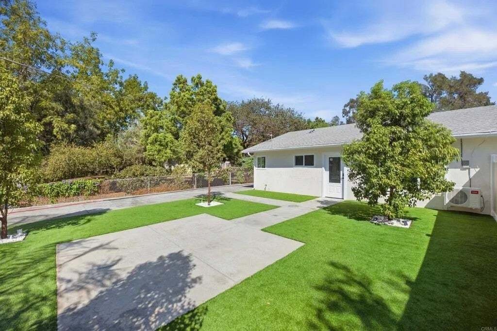 Fallbrook, California, United States 1 - 18979037