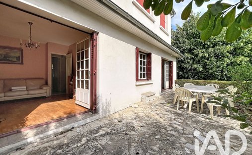 House in Les Coteaux de Seine, Louveciennes, France 1