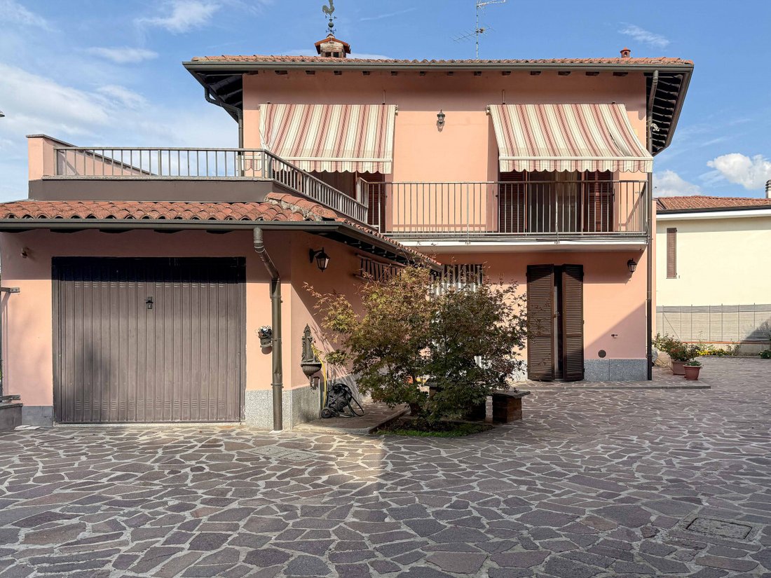 Villa in Lacchiarella, Lombardy, Italy 1 - 18971561