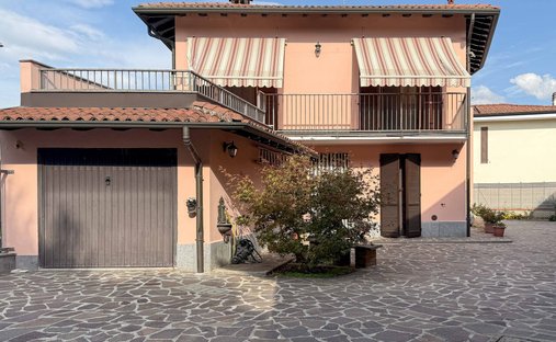 Villa in Lacchiarella, Lombardy, Italy 1