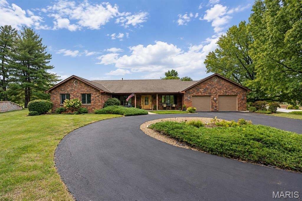 House in Lebanon, Illinois, United States 1 - 18973830