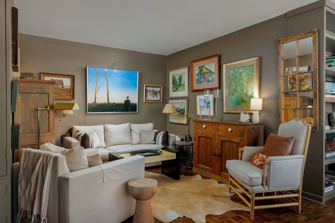 Condo in Toronto, Ontario, Canada 1 - 18974400