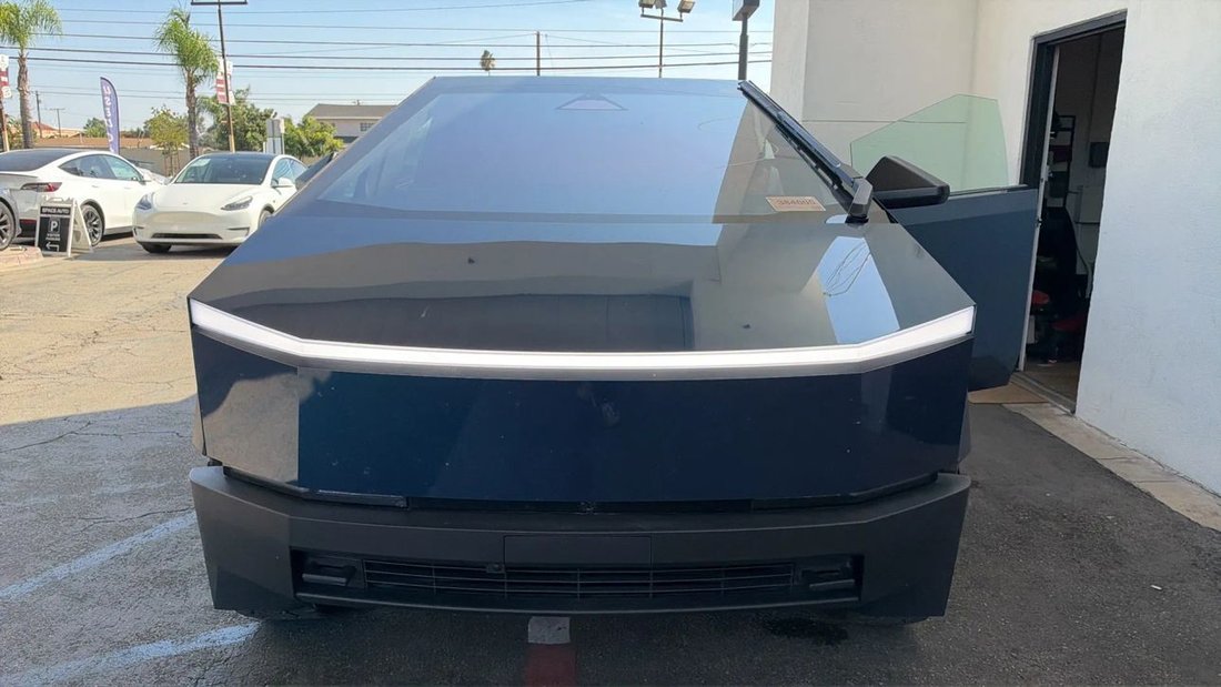 Pickup in Azusa, CA, United States 2 - 18975128