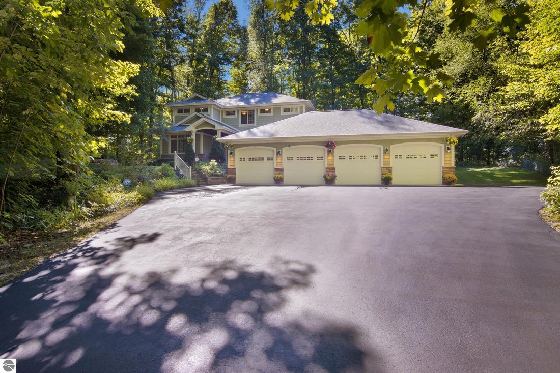 House in Traverse City, Michigan, United States 5 - 18977173