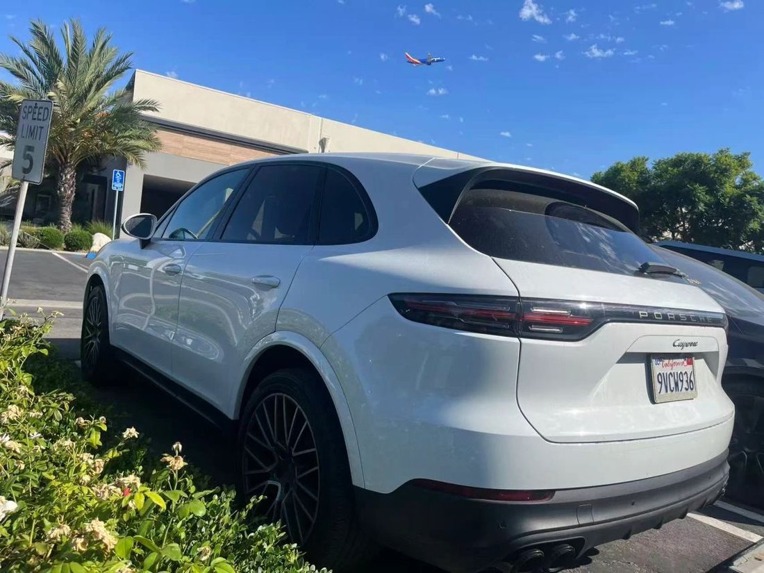 Suv in Costa Mesa, CA, United States 2 - 18971710