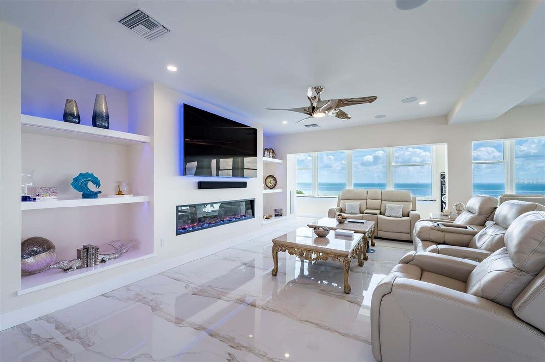 Condo in St. Petersburg, Florida, United States 5 - 18969007