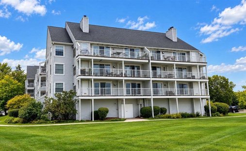 Condo in Keego Harbor, Michigan, United States 1