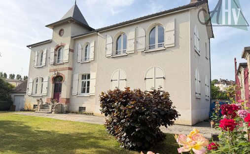 House in Centre Est, Provins, France 1