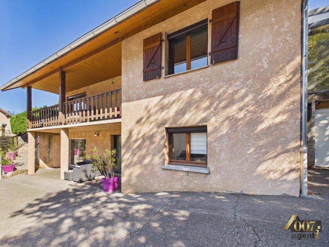 House in Sainte-Helene-du-Lac, Auvergne-Rhône-Alpes, France 1 - 18973108