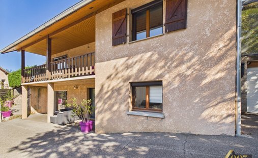 House in Sainte-Helene-du-Lac, Auvergne-Rhône-Alpes, France 1