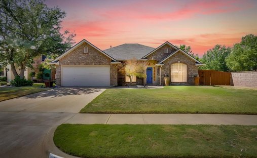 House in Bedford, Texas, United States 1