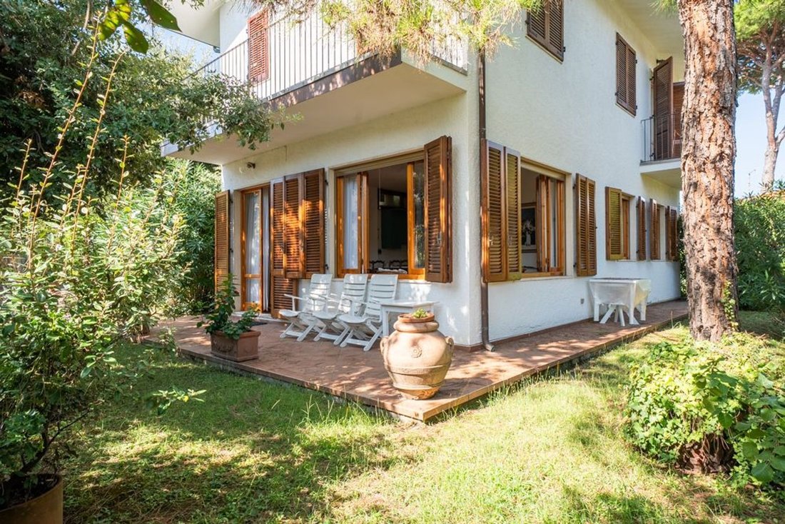 House in Vittoria Apuana, Forte dei Marmi, Tuscany 4 - 18981389