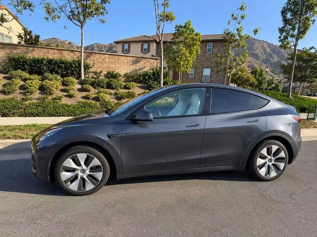 Suv in Costa Mesa, CA, United States 2 - 18971842