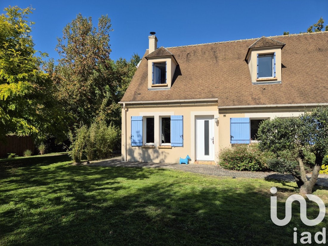 House in La Celle-les-Bordes, Ile-de-France, France 1 - 18979967