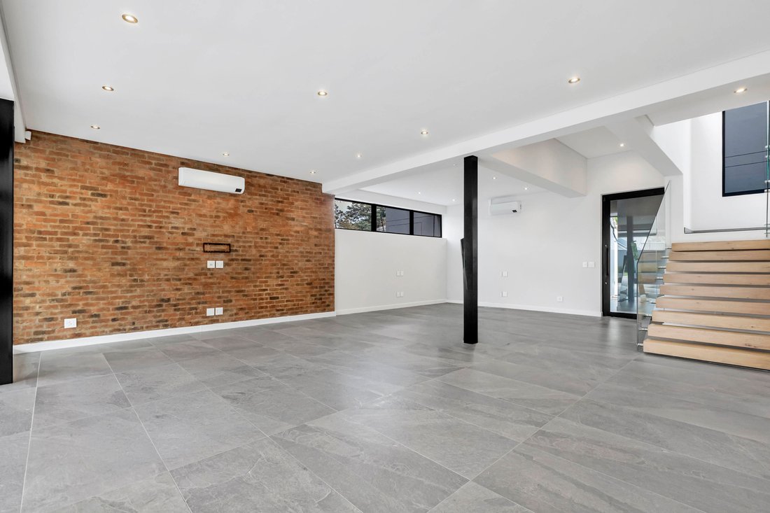 House in Illovo, Sandton, Gauteng 4 - 18972744