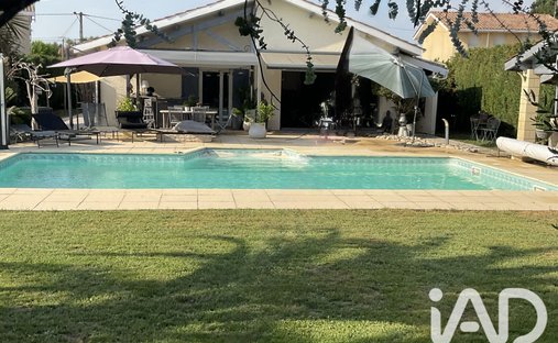 House in Est, Parempuyre, France 1
