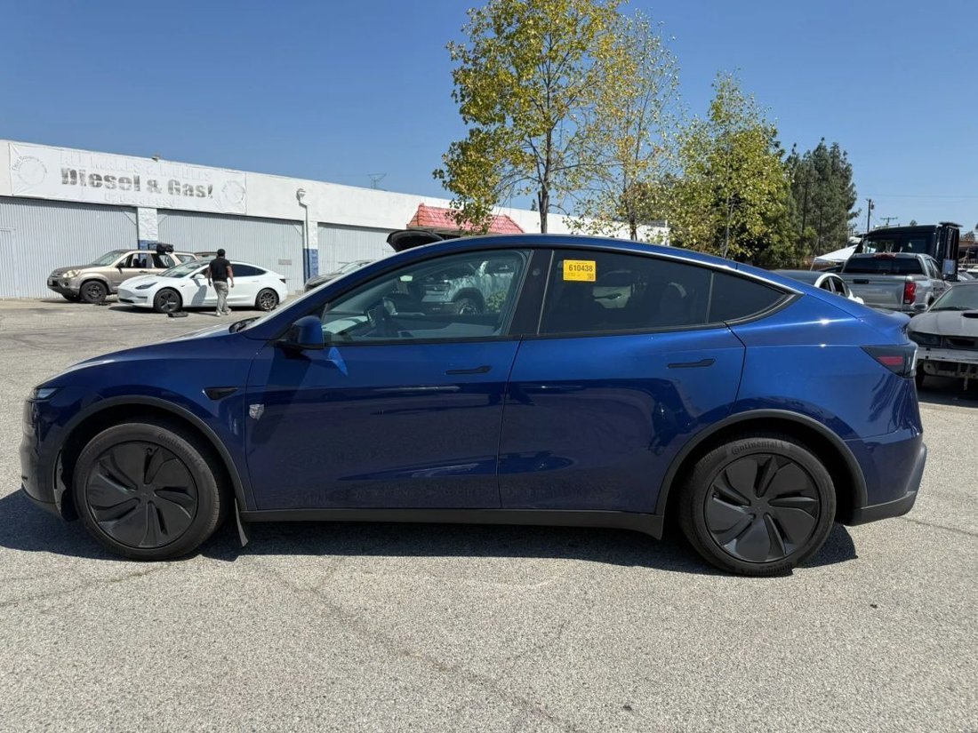 Suv in Azusa, CA, United States 5 - 18972139