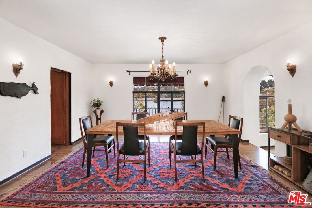 Los Angeles, California, United States 5 - 18977869