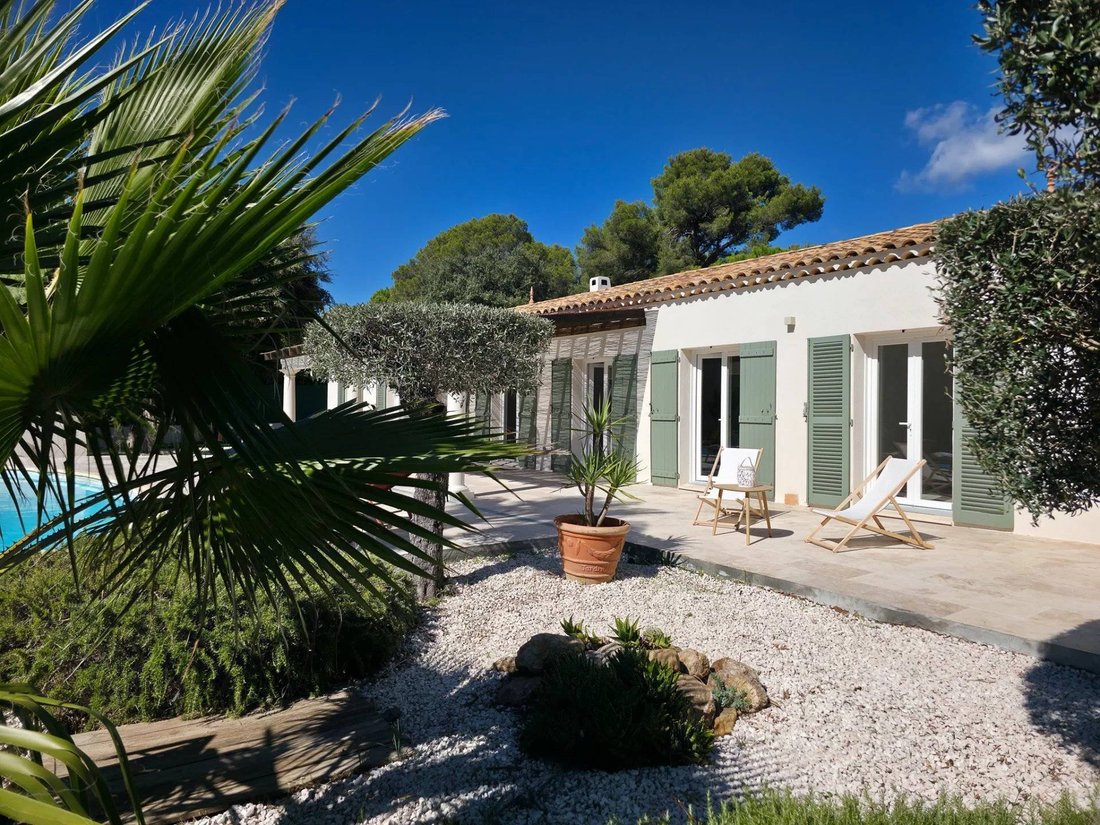 House in La Londe-les-Maures, Provence-Alpes-Côte d'Azur, France 2 - 16495146
