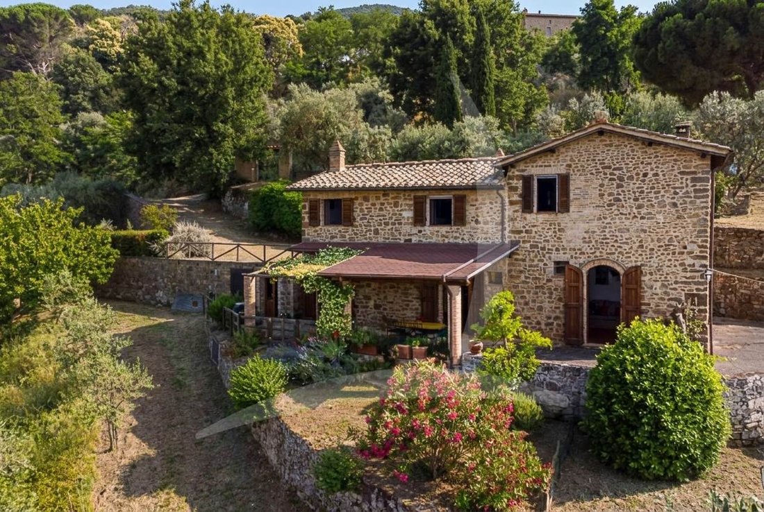 Country House in Montalcino, Tuscany, Italy 1 - 18970913