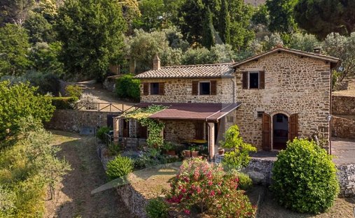 Country House in Montalcino, Tuscany, Italy 1