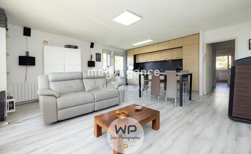 Apartment in Cessy, Auvergne-Rhône-Alpes, France 1