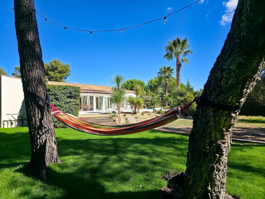 House in La Londe-les-Maures, Provence-Alpes-Côte d'Azur, France 1 - 16495146