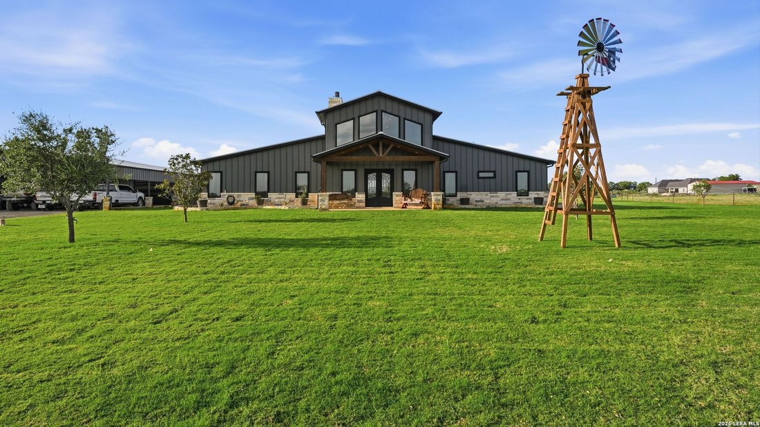 Farm Ranch in Adkins, Texas, United States 2 - 18969732