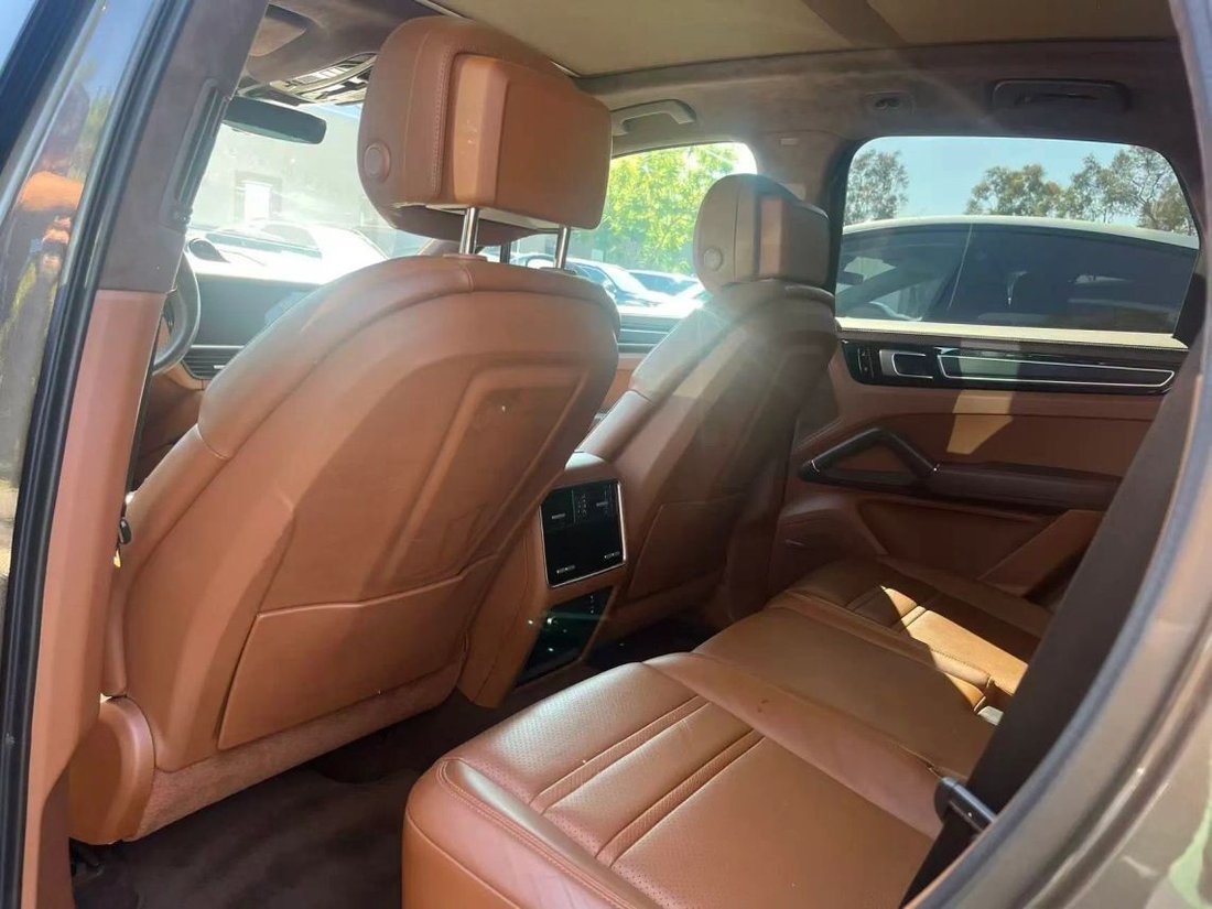 Suv in Costa Mesa, CA, United States 4 - 18971745
