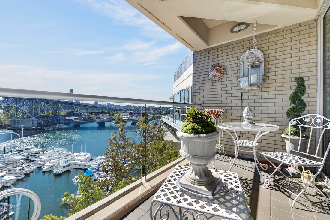 Condo in Vancouver, British Columbia, Canada 3 - 18974390