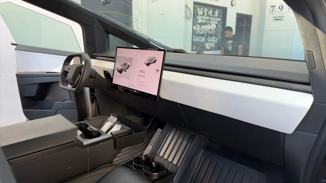 Pickup in Azusa, CA, United States 5 - 18975128