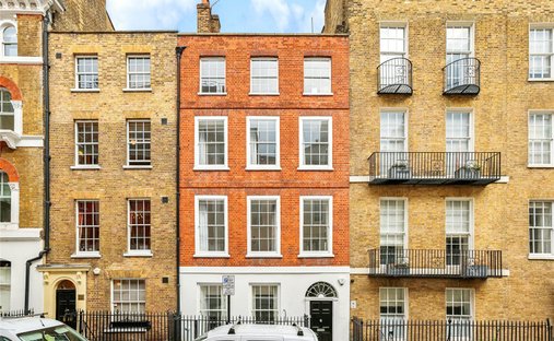 House in Charing Cross, Westminster, England 1