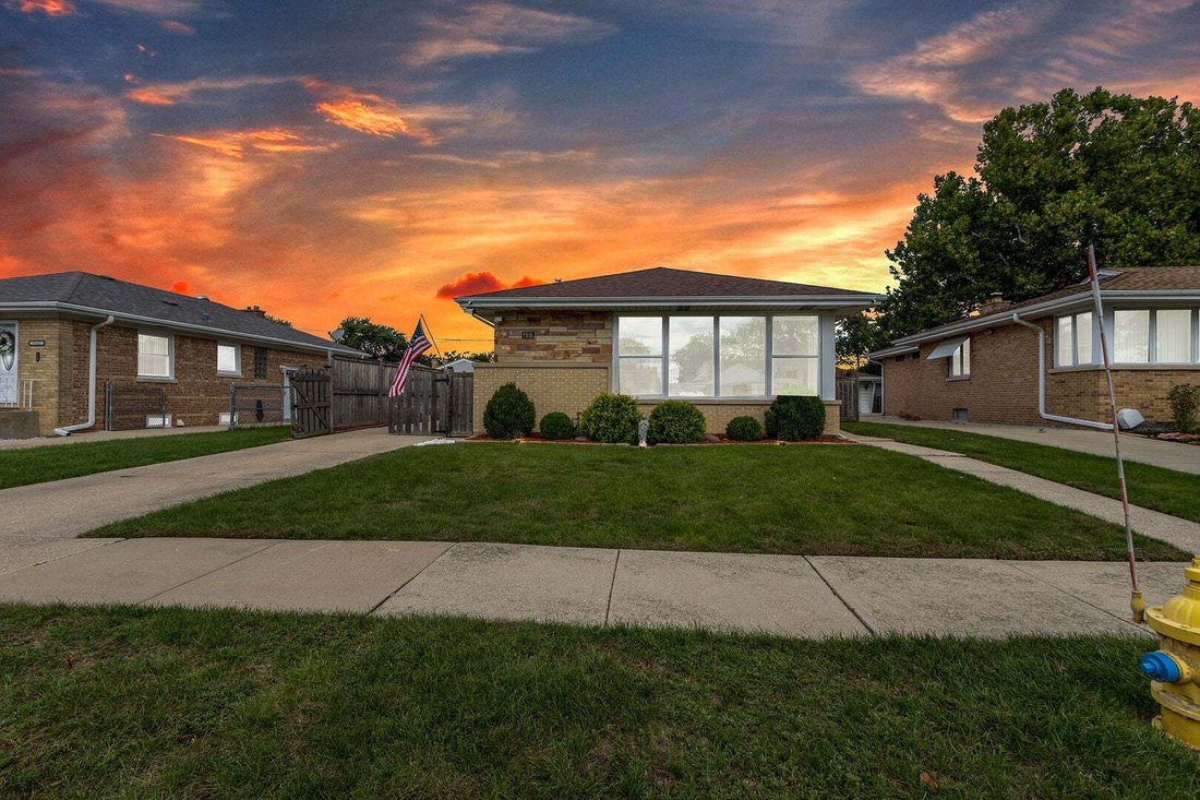 House in Niles, Illinois, United States 1 - 18977501
