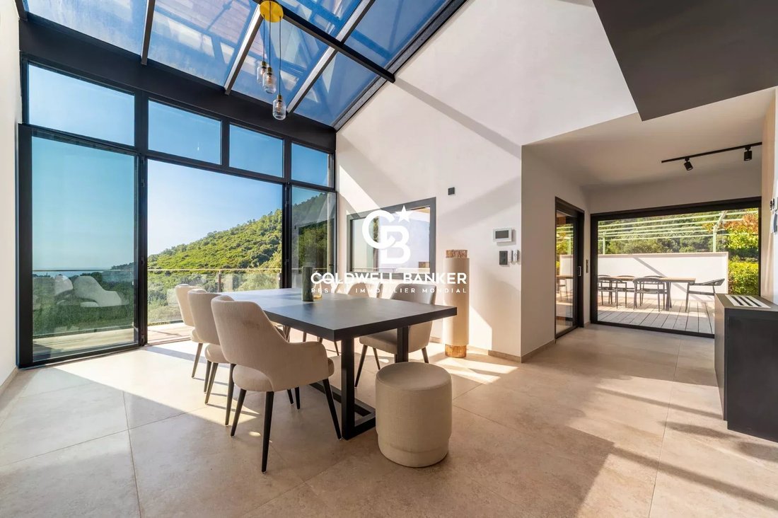 Villa in Nord, Cavalaire-sur-Mer, France 2 - 18965926