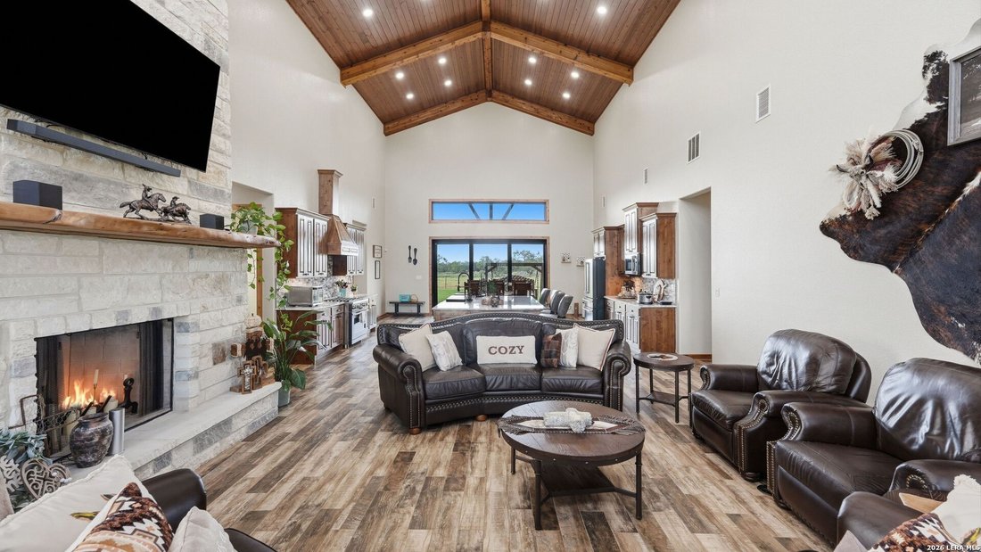 Farm Ranch in Adkins, Texas, United States 3 - 18969732