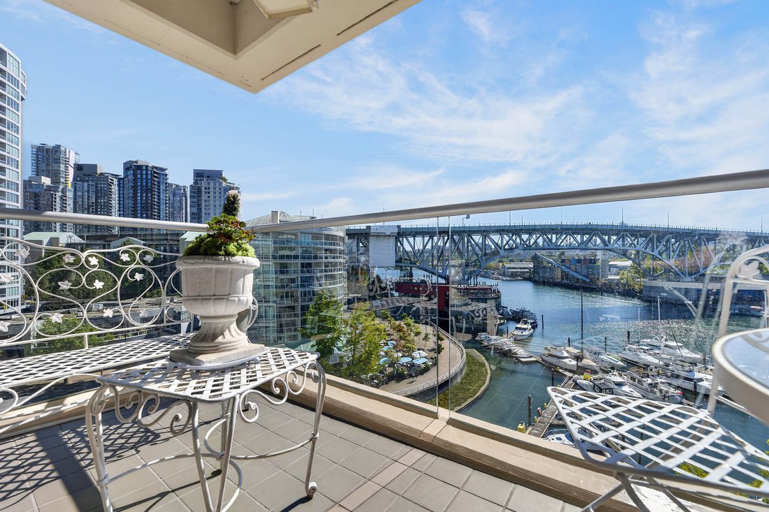 Condo in Vancouver, British Columbia, Canada 2 - 18974390
