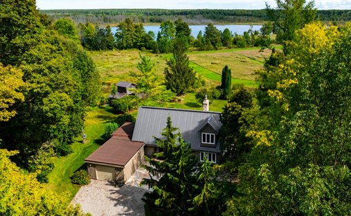 House in Georgian Bluffs, Ontario, Canada 1