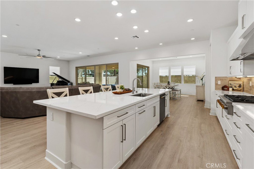 House in Chino, California, United States 5 - 18966690