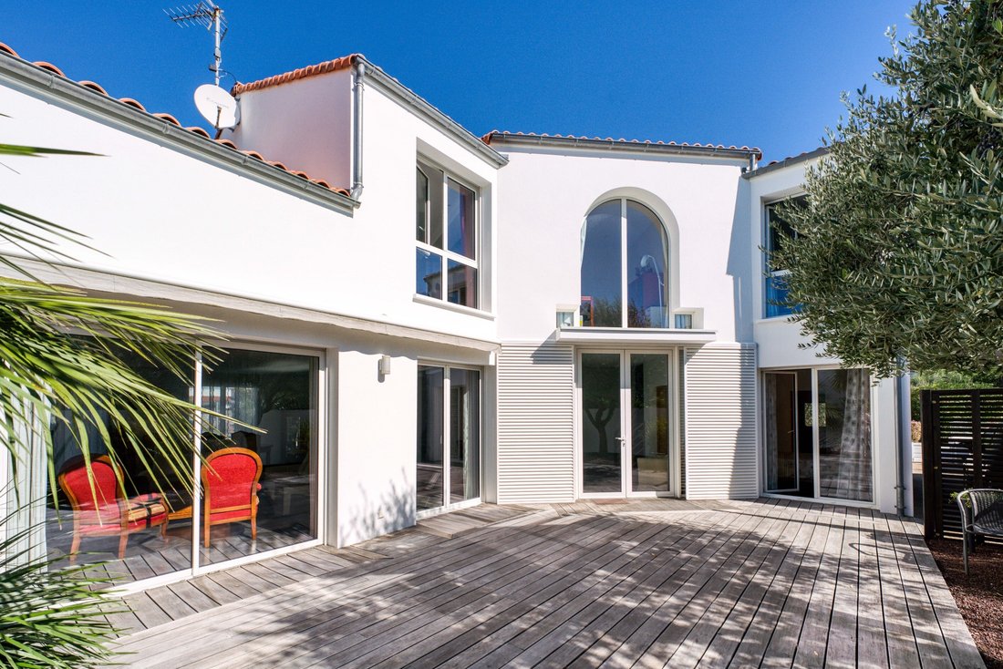 House in Zone Industrielle et Commerciale, Royan, France 1 - 18968459