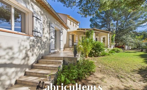 House in Cheval-Blanc, Provence-Alpes-Côte d'Azur, France 1