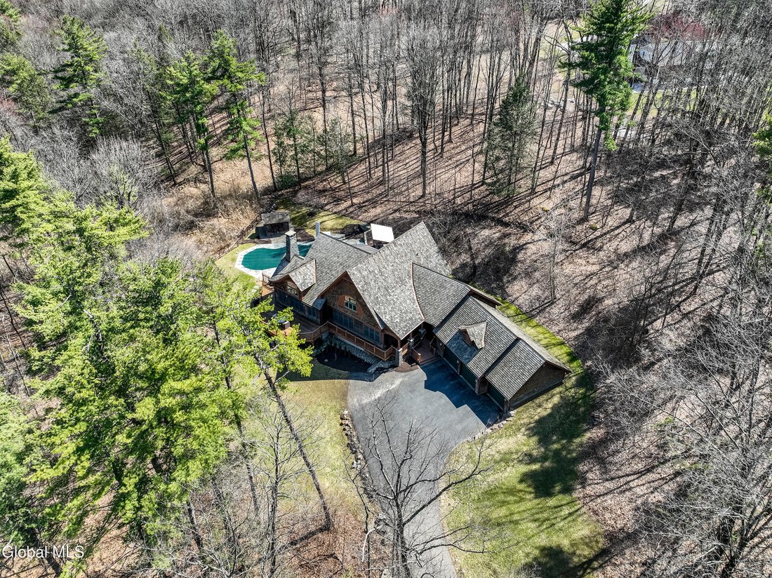House in Latham, New York, United States 4 - 17886519