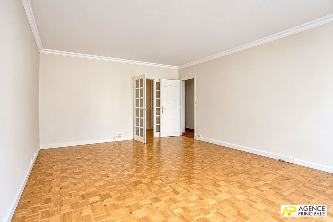 Apartment in Domaine National du Château, Versailles, France 3 - 18981444