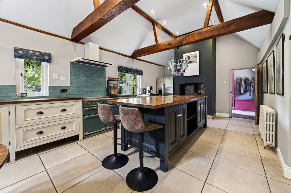House in Tadley, England 3 - 18974249