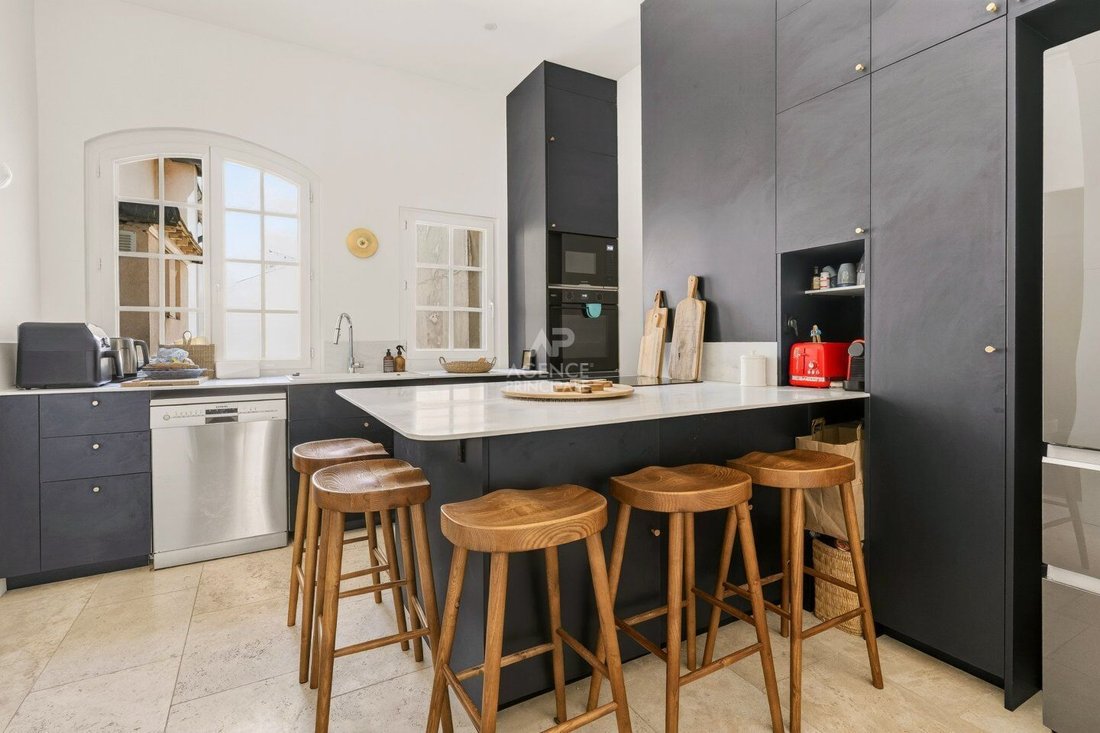 Apartment in Domaine National du Château, Versailles, France 2 - 18976837