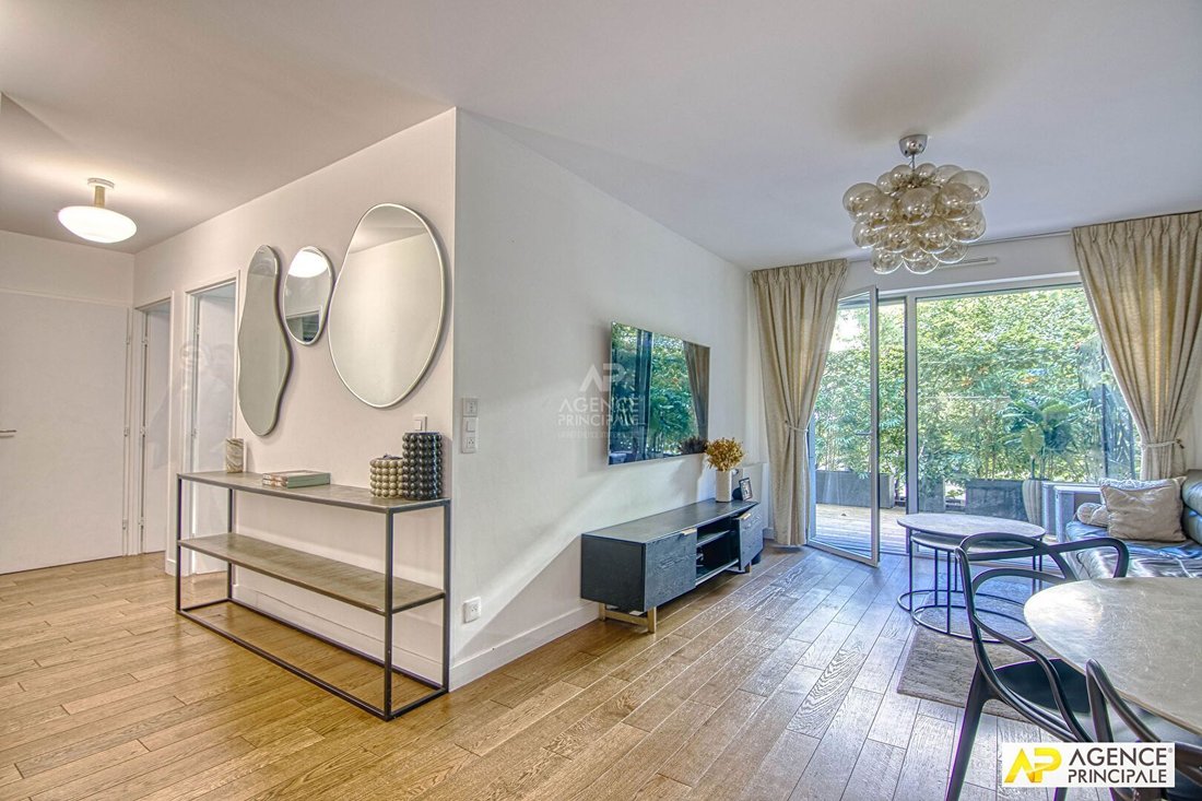 Apartment in Domaine National du Château, Versailles, France 3 - 18976797