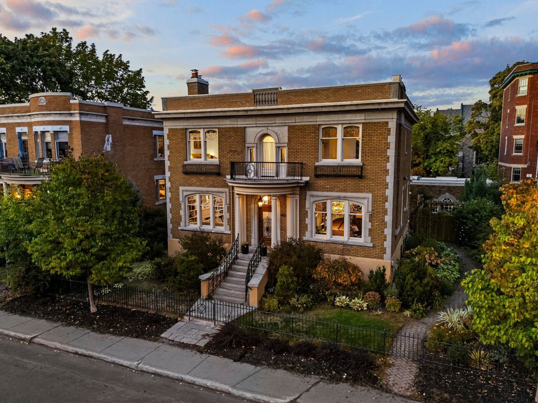House in Montréal, Quebec, Canada 1 - 18971335