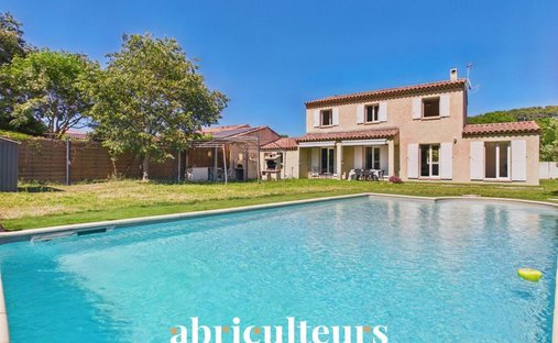 House in Saint-Chamas, Provence-Alpes-Côte d'Azur, France 1