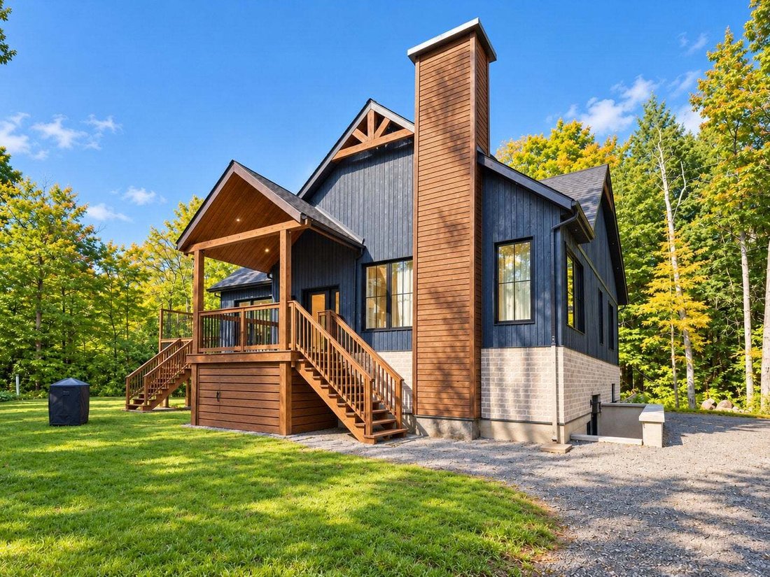 House in Sainte-Anne-des-Lacs, Quebec, Canada 3 - 18974687